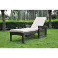 rotin de plage populaire tissant une chaise longue